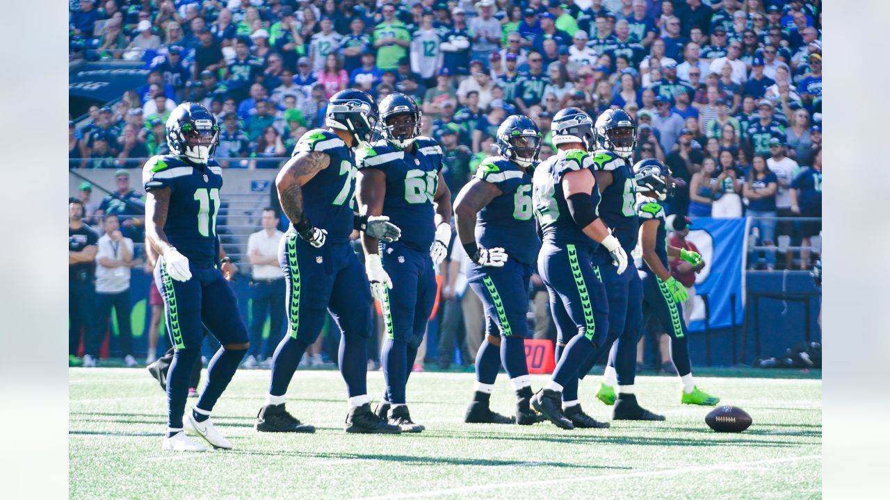 Seattle, WA, USA. 16th Oct, 2022. Seattle Seahawks linebacker Jordyn Brooks  (56) during a game between the Arizona Cardinals and Seattle Seahawks at  Lumen Field in Seattle, WA. The Seahawks won 19-9.