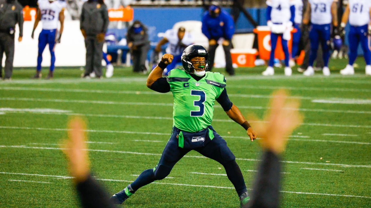 Russell Wilson Teaching DK Metcalf How to Swim Elevated Their Game to the  Next Level