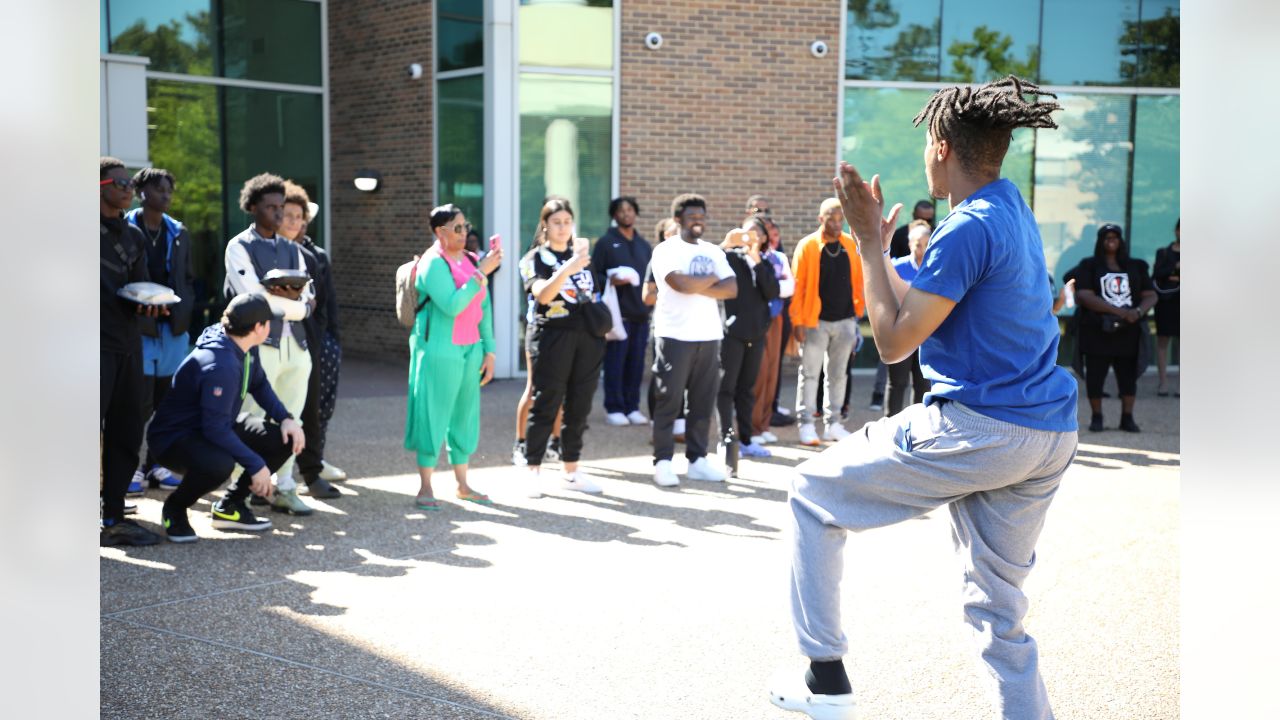 Seahawks, WHOLE Mentoring & Microsoft Send Seattle Students On East Coast  HBCU Tour