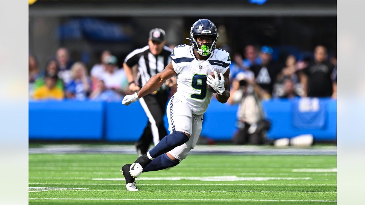 JC Jackson, DK Metcalf both leave Seahawks-Chargers game with knee injuries