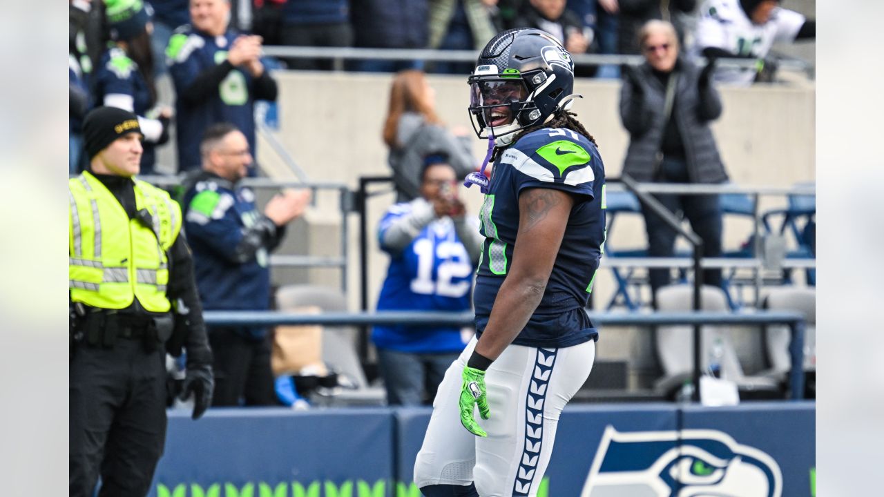 Seahawks LB Jordyn Brooks done for season after ACL injury