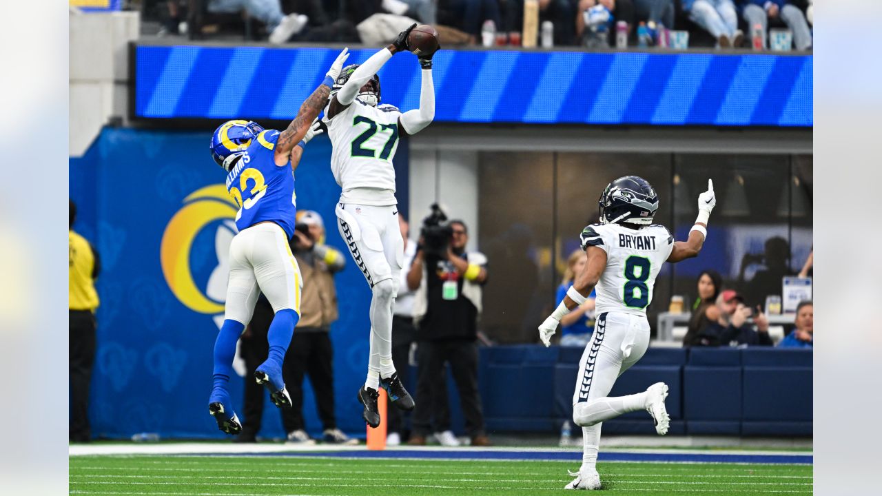 Seahawks vs. Rams: Geno Smith's late touchdown pass leads Seattle to huge  27-23 win - Field Gulls