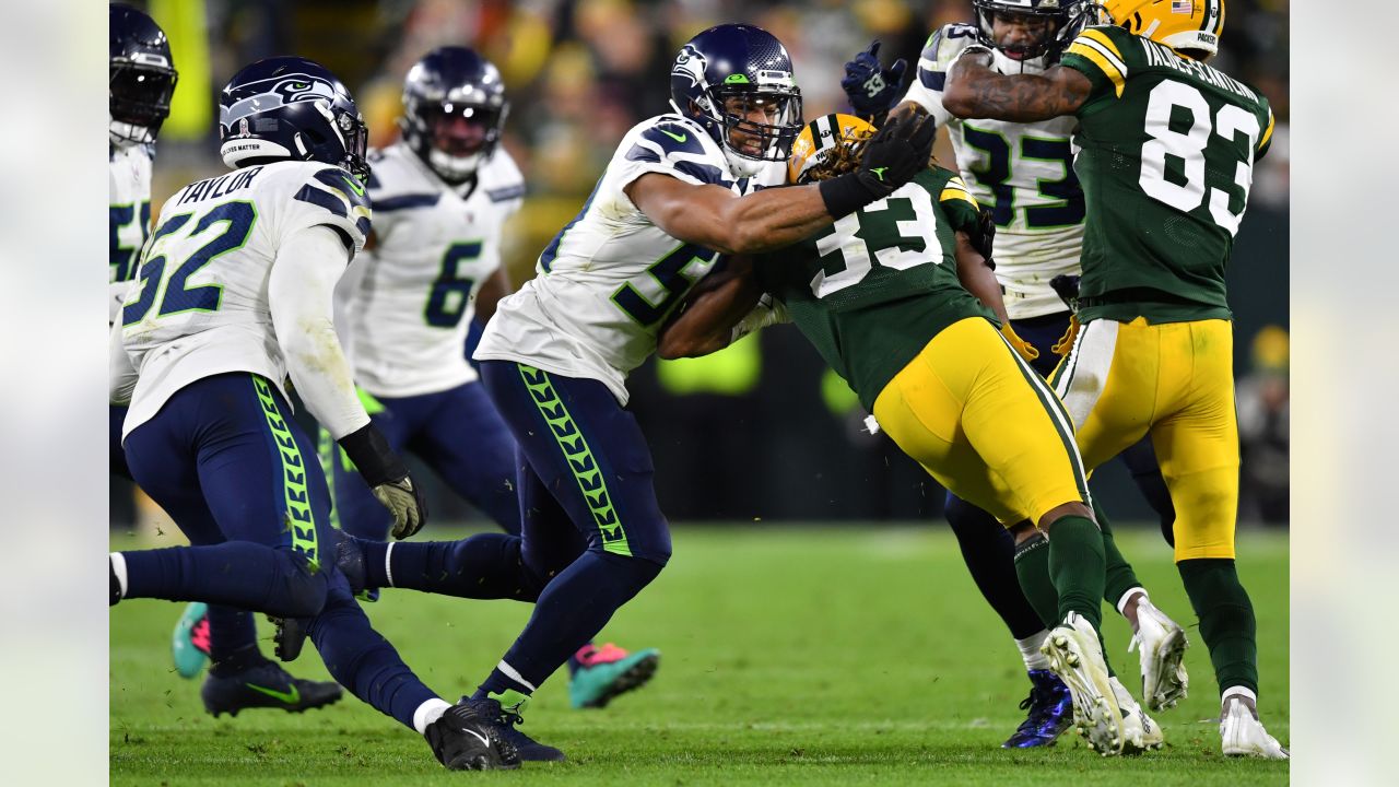 Packers outlast the Seahawks in cold defensive battle 17-0 in