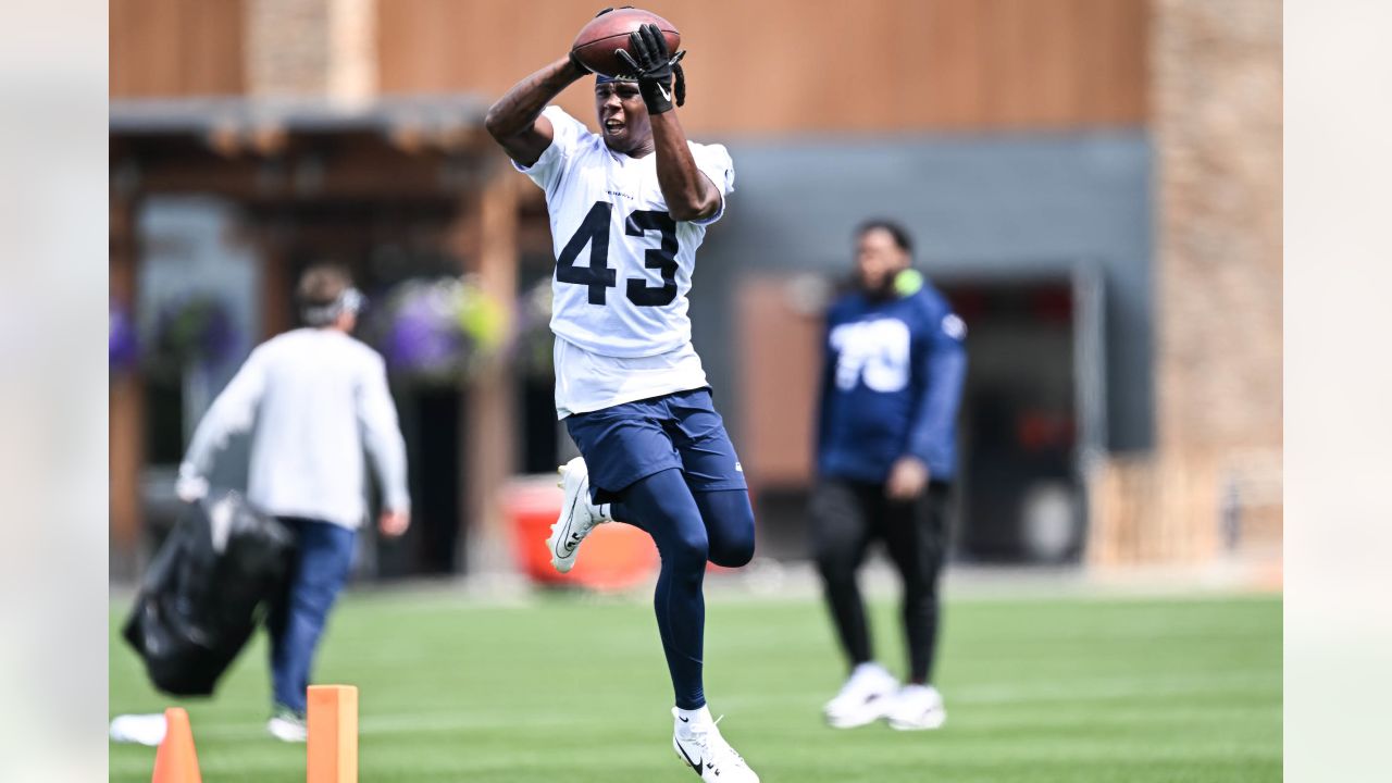 PFF's top cornerbacks list leaves Seahawks star Tariq Woolen outside the  top 10 - Field Gulls