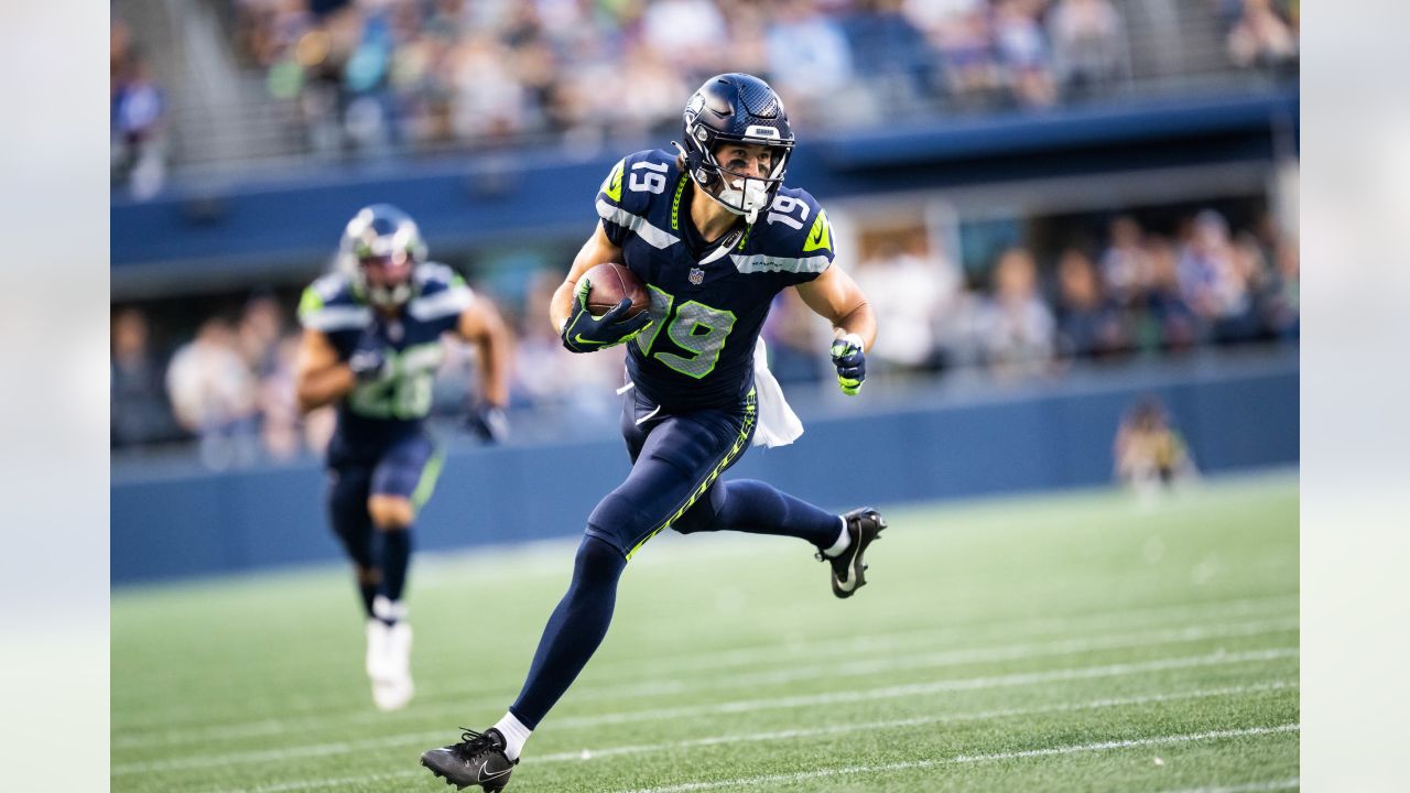 Seahawks DK Metcalf, Tyler Lockett ask Jake Bobo for advice