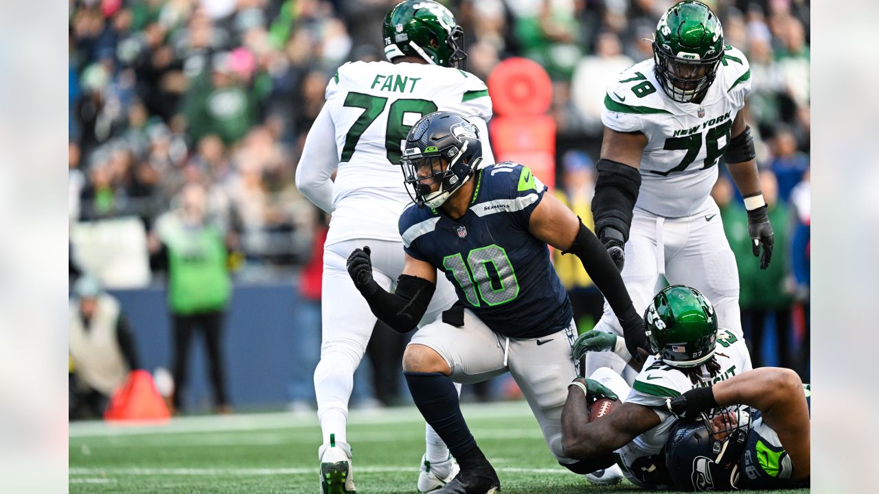 Seahawks shut down Jets, 23-6, need win next week for playoff shot