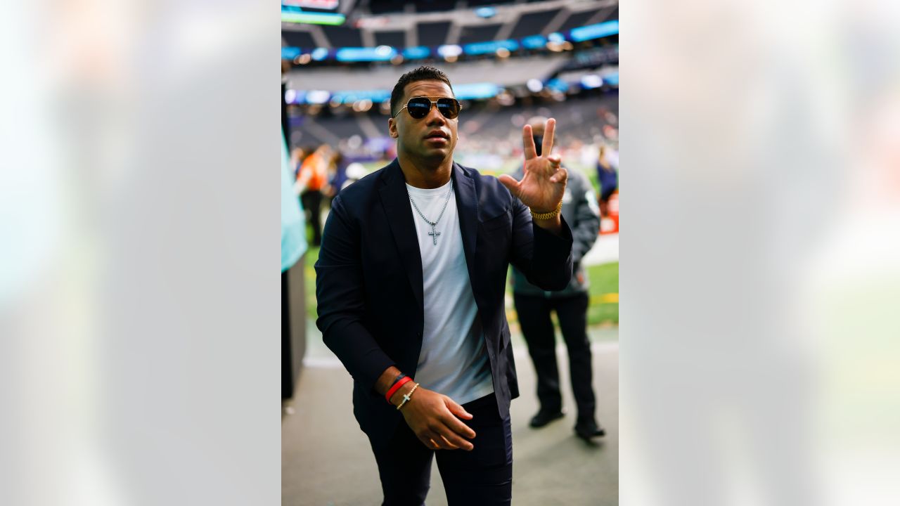 Monday Round-Up: Russell Wilson To Receive 2022 Bart Starr Award At  Athletes In Action Super Bowl Breakfast