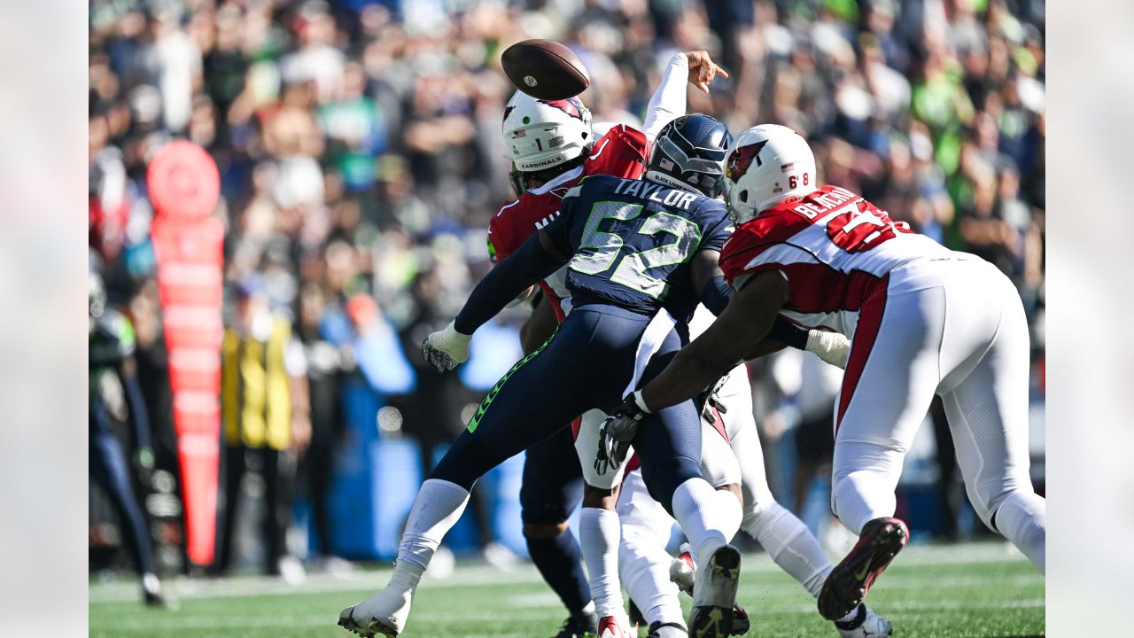 Seahawks RB Walker, CB Woolen eanr NFL Rookie of Month honors for October –  Crescent City Sports