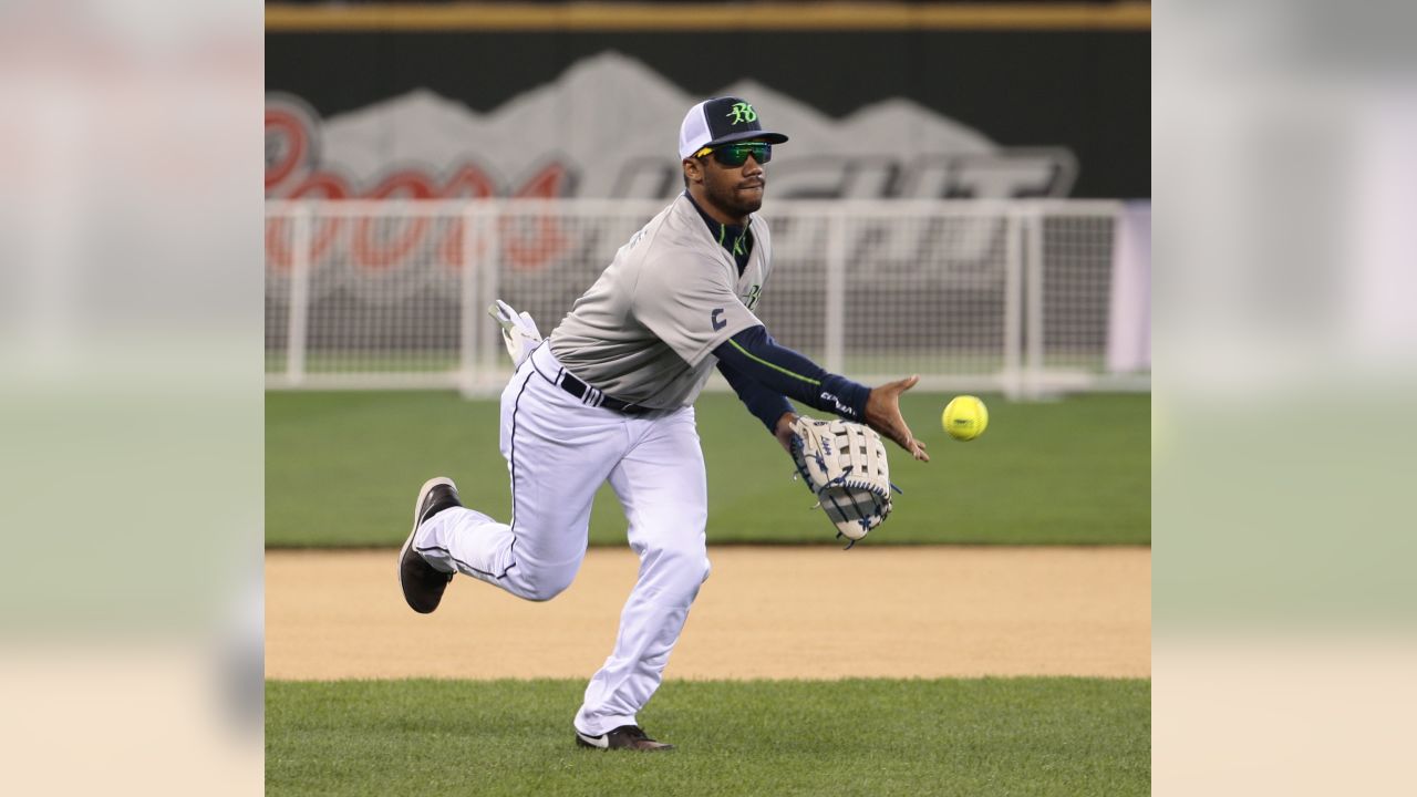 Kobe Bryant & Russell Wilson, 2014. Richard Sherman Charity Baseball Game.  RIP Kobe : r/Seahawks