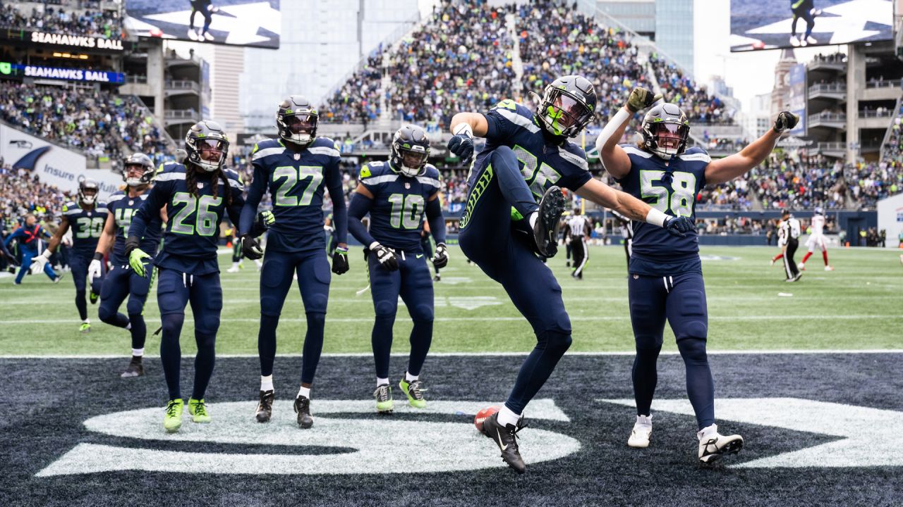 12s celebrate playoff-bound Seahawks after winning at Lumen Field