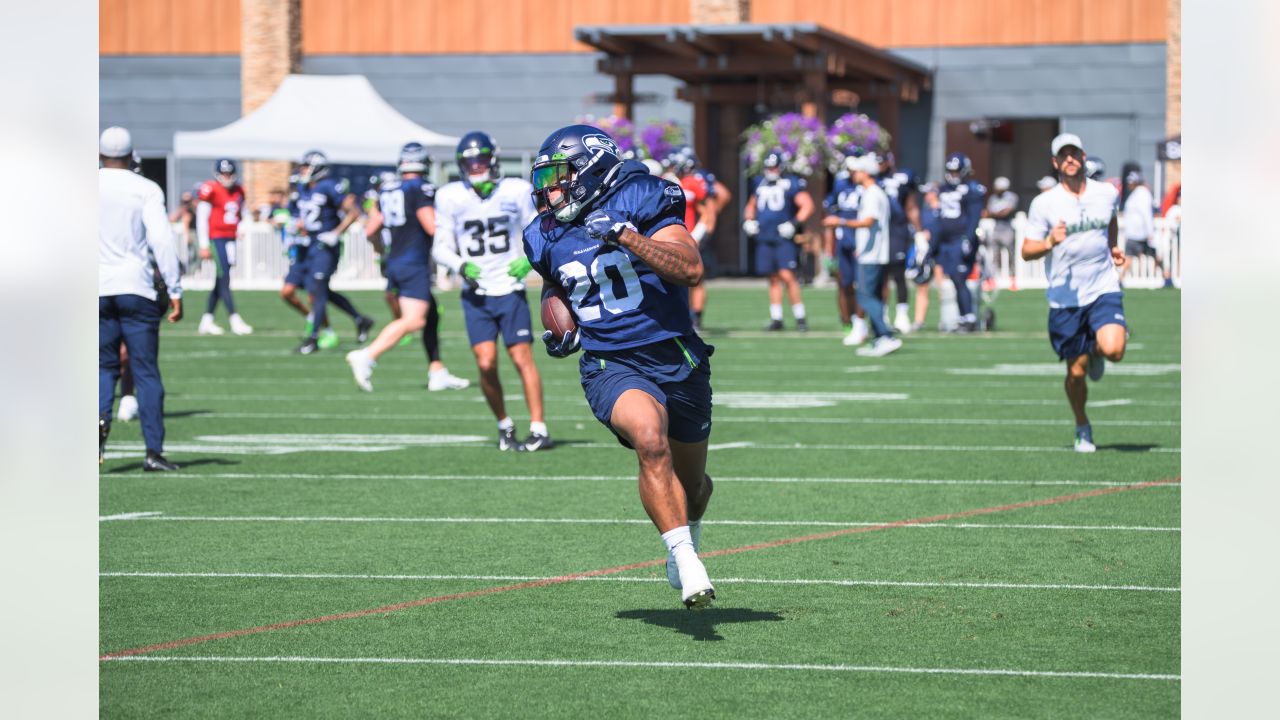 ESPN analyst has super high ranking for Seahawks skill position stars -  Field Gulls