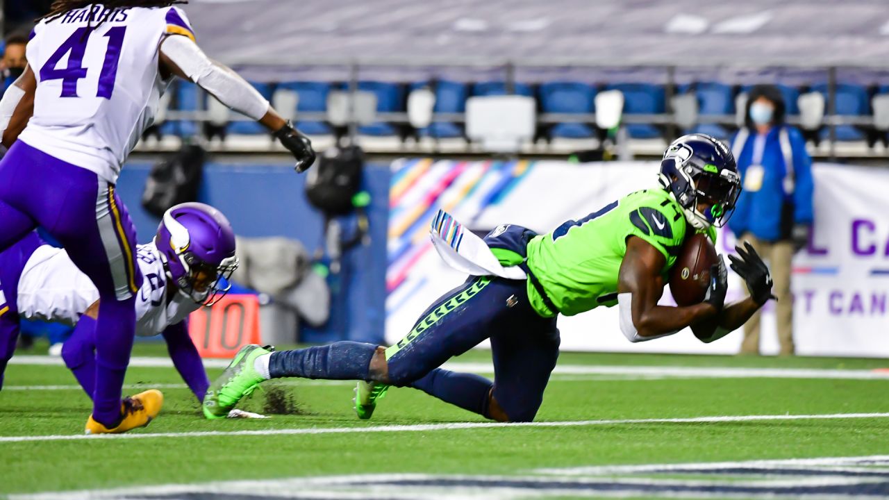 Russell Wilson Teaching DK Metcalf How to Swim Elevated Their Game to the  Next Level