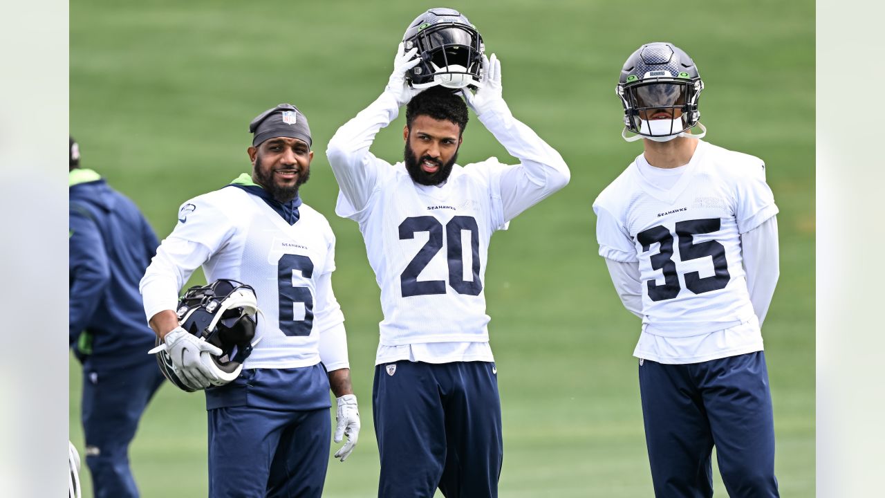 Bobby Wagner's Seattle Seahawks reunion also means the return of wearing  No. 54 - Field Gulls