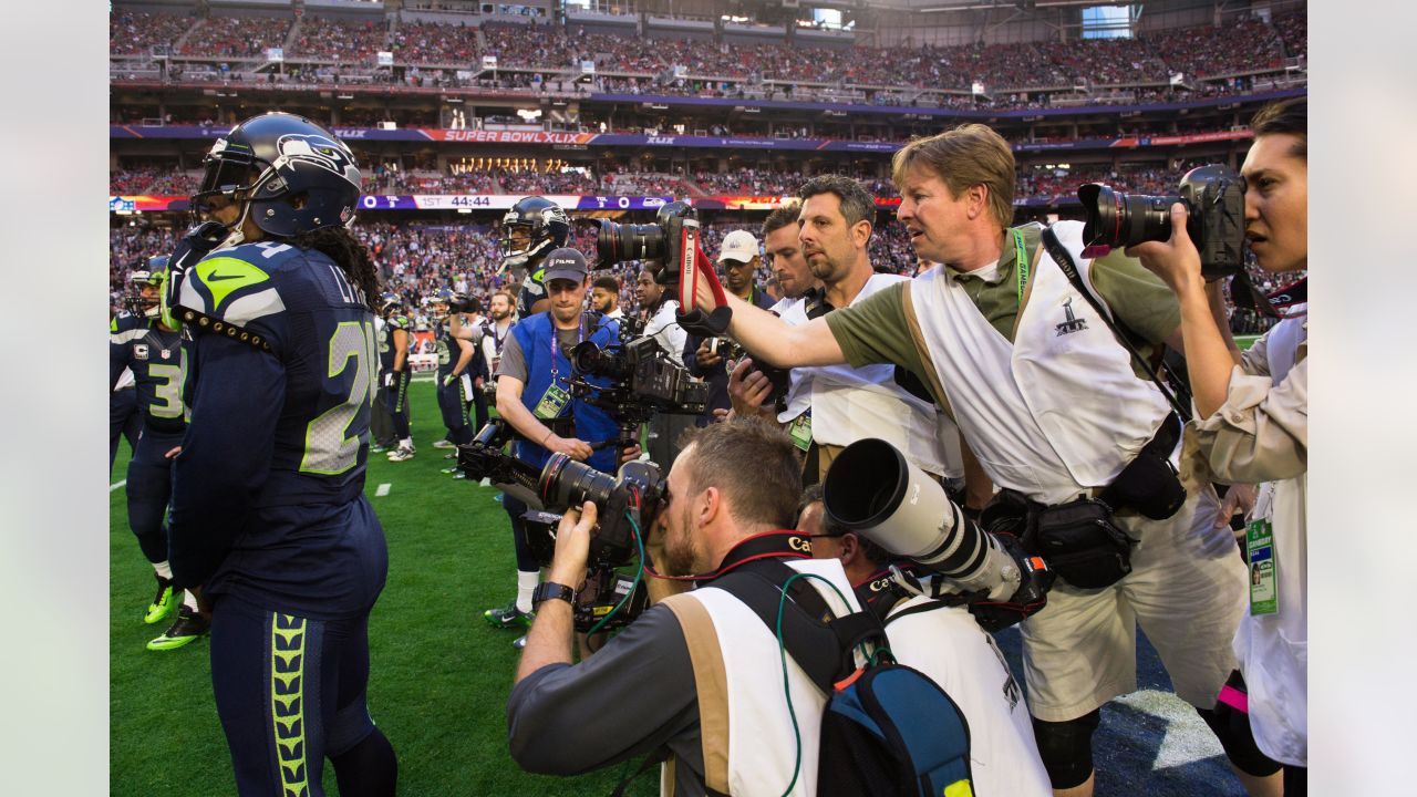 Marshawn Lynch: Sideline Skittles Snack Before Super Bowl XLIX (Video) –  The Hollywood Reporter