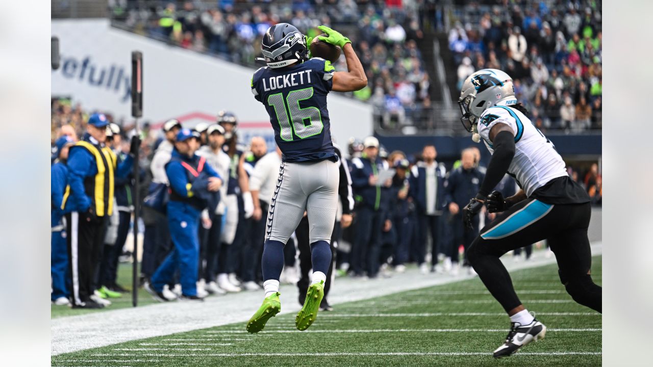 Tyler Lockett Hyping up Geno Smith at the Throwback Photo Shoot