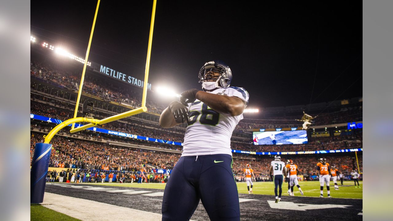 Seahawks] Breaking tradition with uni's. Wearing white jersey / navy pants  at home to honor SB 48 championship. : r/Seahawks