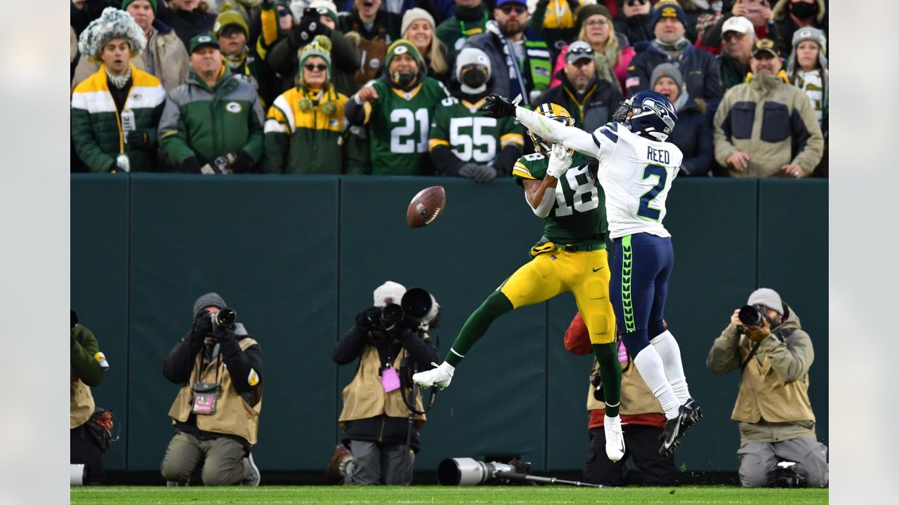 Packers outlast the Seahawks in cold defensive battle 17-0 in