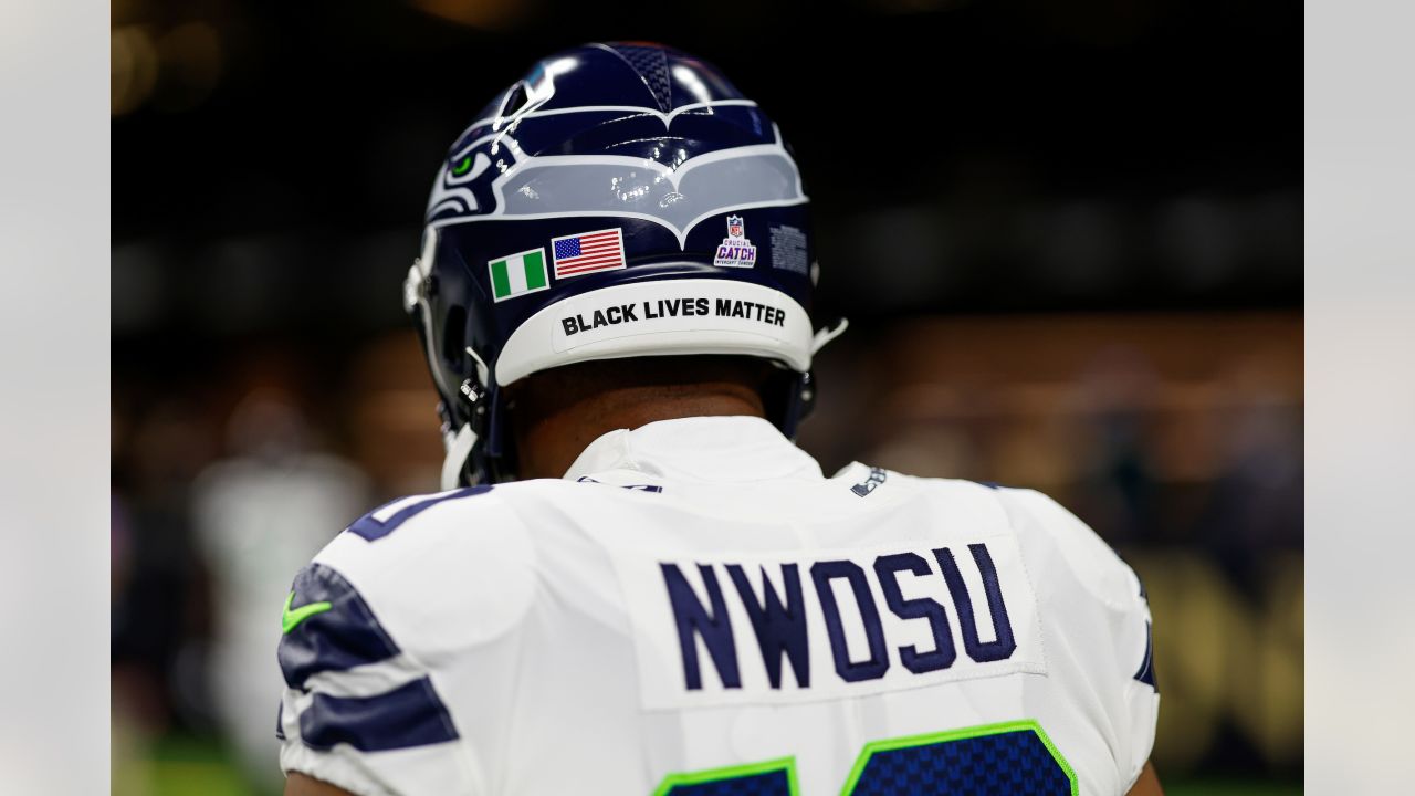 Seahawks' Uchenna Nwosu signs three-year extension