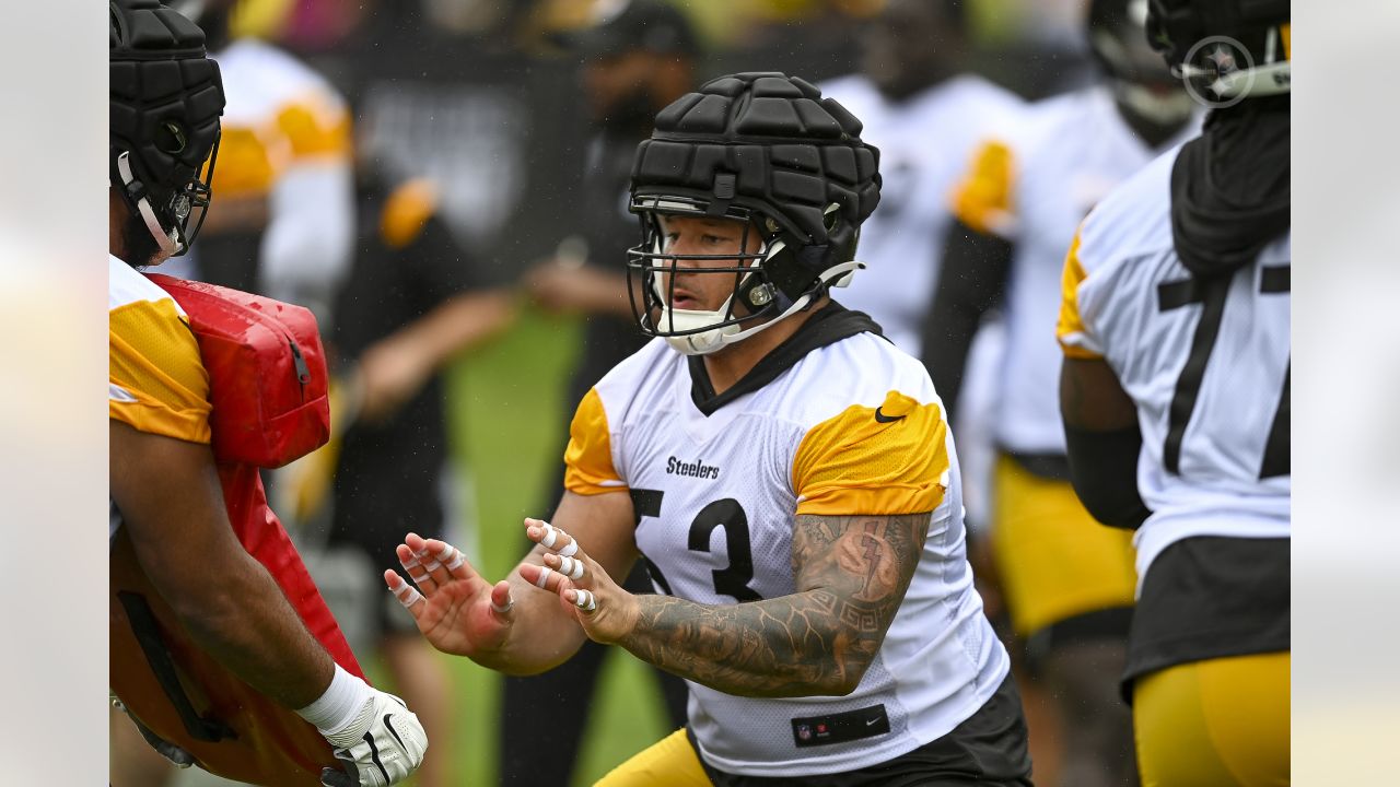 Pittsburgh Steelers center Mason Cole (61) participates in the NFL football  team's training camp workout in Latrobe, Pa., Tuesday, Aug. 1, 2023. (AP  Photo/Barry Reeger Stock Photo - Alamy