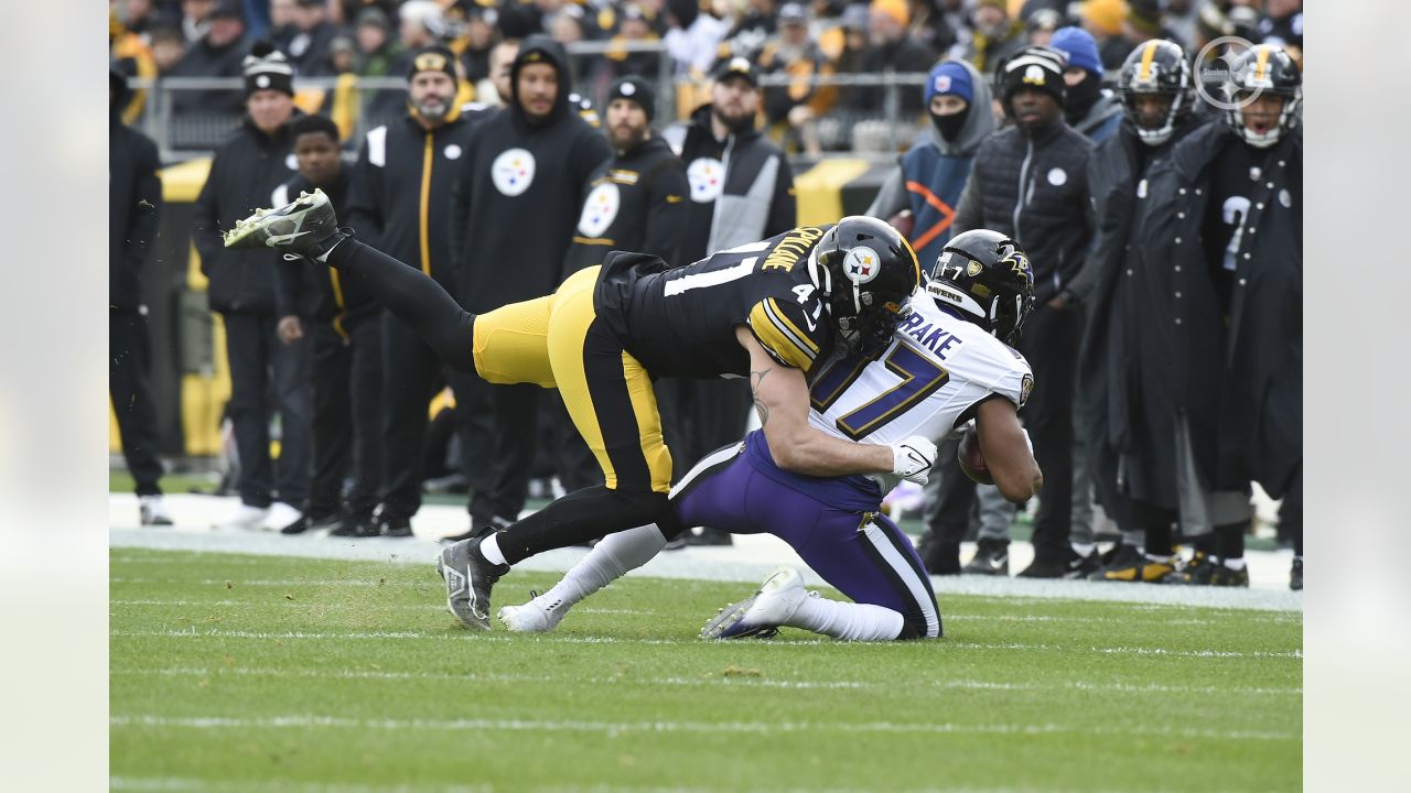 Pittsburgh, Pennsylvania, USA. 11th Dec, 2022. December 11th, 2022  Pittsburgh Steelers linebacker T.J. Watt (90) extends for a tackle on  Baltimore Ravens quarterback Tyler Huntley (2) during Pittsburgh Steelers  vs Baltimore Ravens