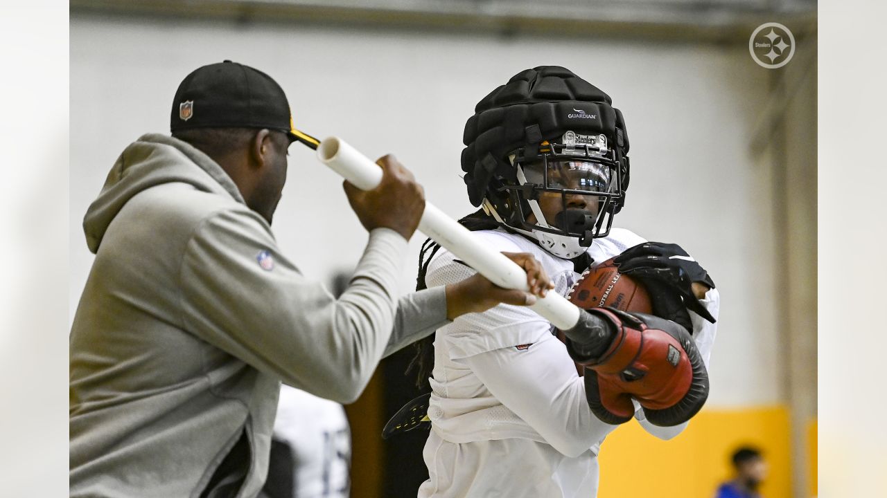 Pittsburgh Steelers Players React to New Guardian Helmets - Sports  Illustrated Pittsburgh Steelers News, Analysis and More