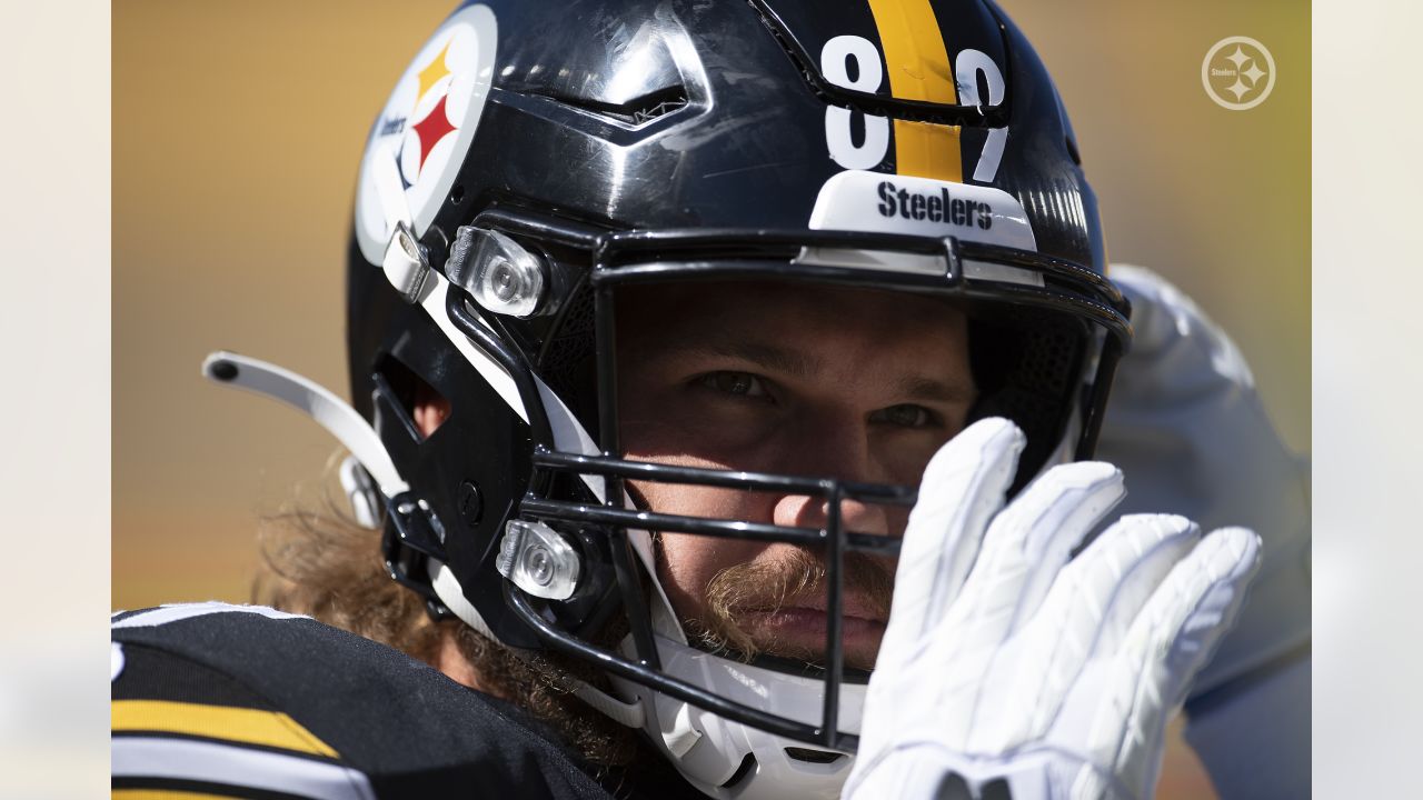 Steelers TE Vance McDonald announces retirement from NFL