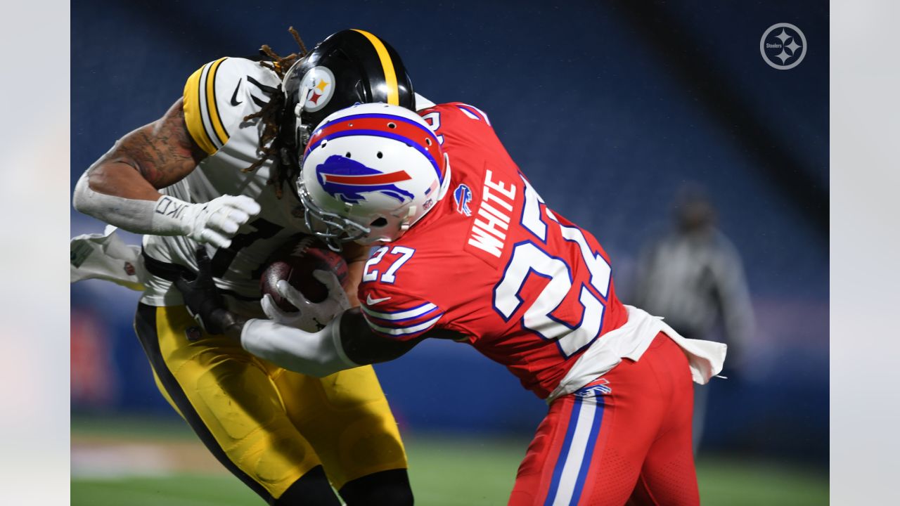 First play of the Steelers game…am I crazy or is there only 10 buffalo bills  on the field?! : r/buffalobills