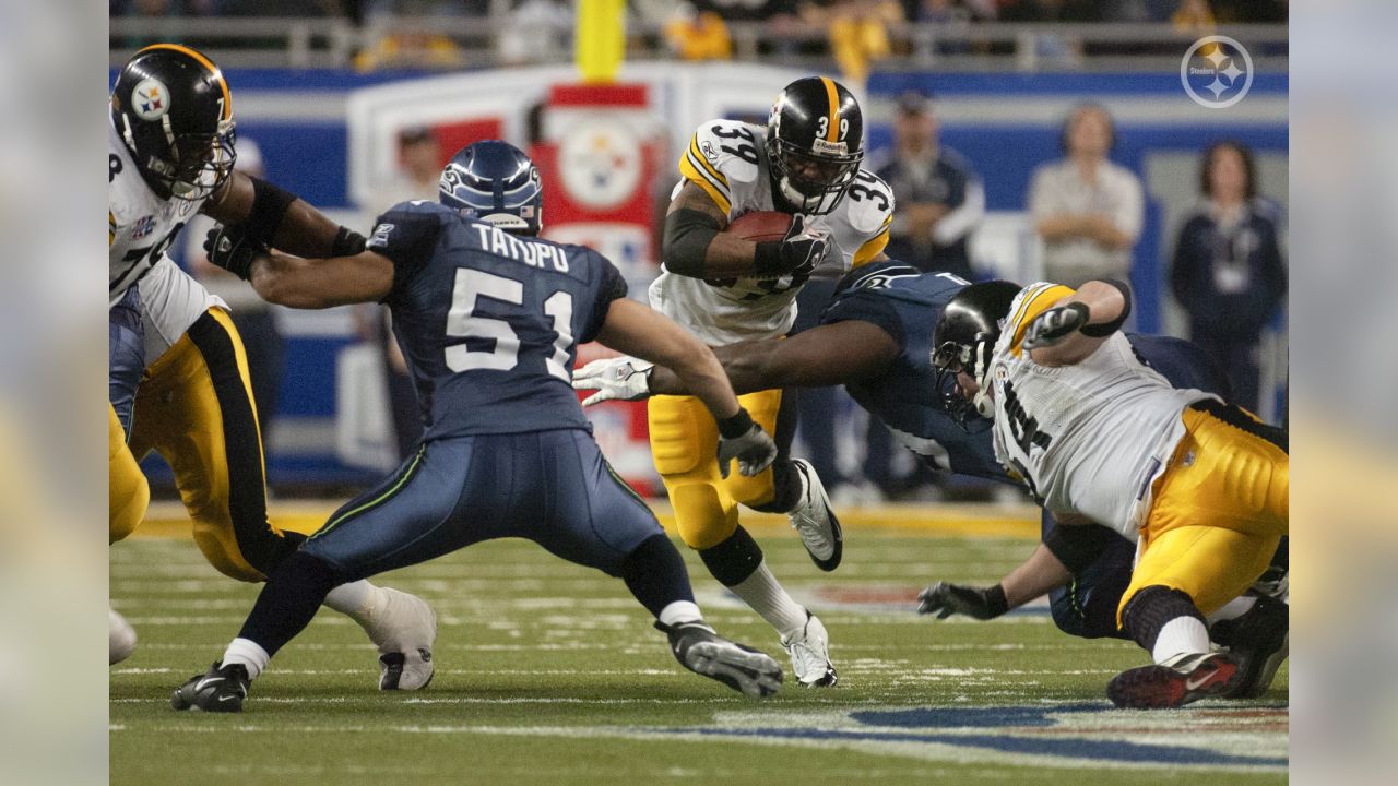 Jerome Bettis, Pittsburgh Steelers runningback warms up at Super Bowl XL  featuring the Seattle Seahawks and the Pittsburgh Steelers at Ford Field in  Detroit, Mi., on February 5, 2006. (UPI Photo/John Angelillo