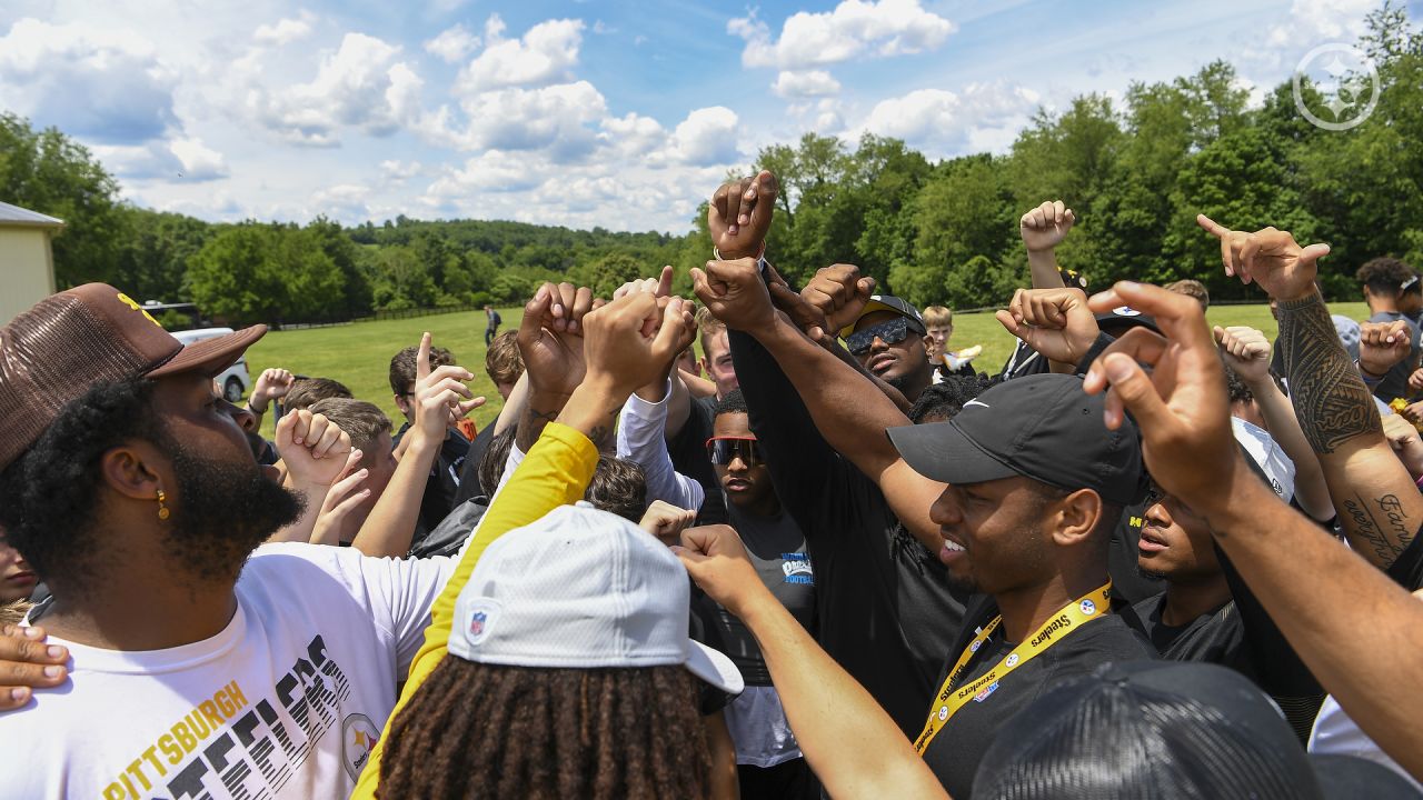 Steelers rookies work with local boys at Mel Blount Youth Home