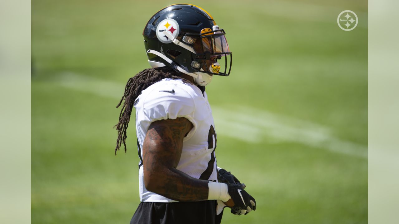 Pittsburgh Steelers running back Anthony McFarland bursts to the