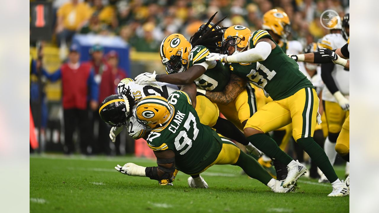 Pittsburgh Steelers' Najee Harris warms up before an NFL football game  against the Green Bay Packers Sunday, Oct. 3, 2021, in Green Bay, Wis. (AP  Photo/Matt Ludtke Stock Photo - Alamy