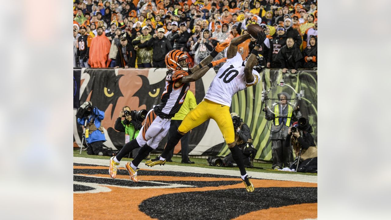 Martavis Bryant's catch looks similar to Santonio Holmes's in Super Bowl  XLIII