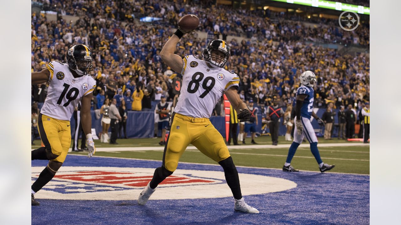 NFL Fans React To Veteran Tight End's Retirement At 33 - The Spun