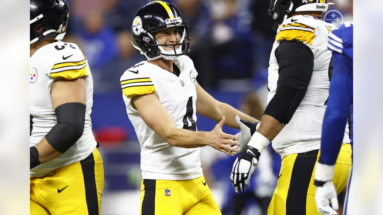 Pittsburgh Steelers Thwart Last-Ditch Drive to Beat Indianapolis