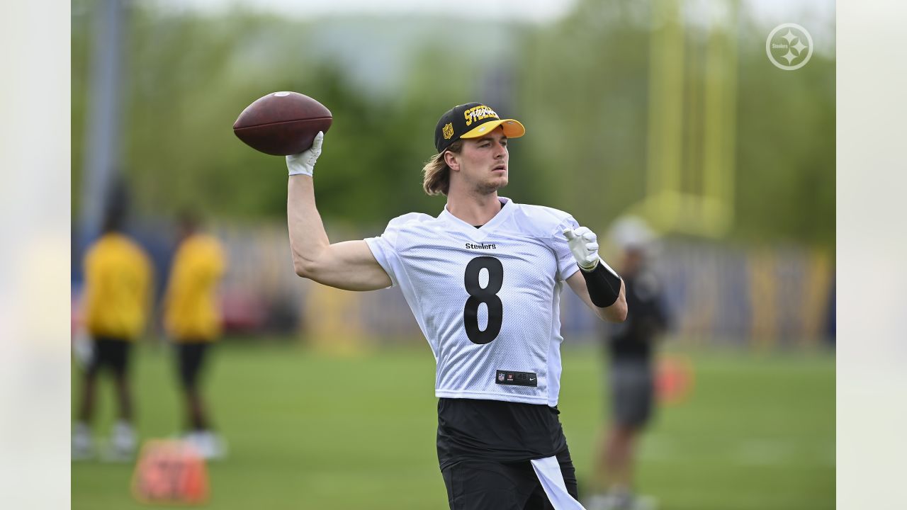 Steelers rookies lend a helping hand to a legend before minicamp