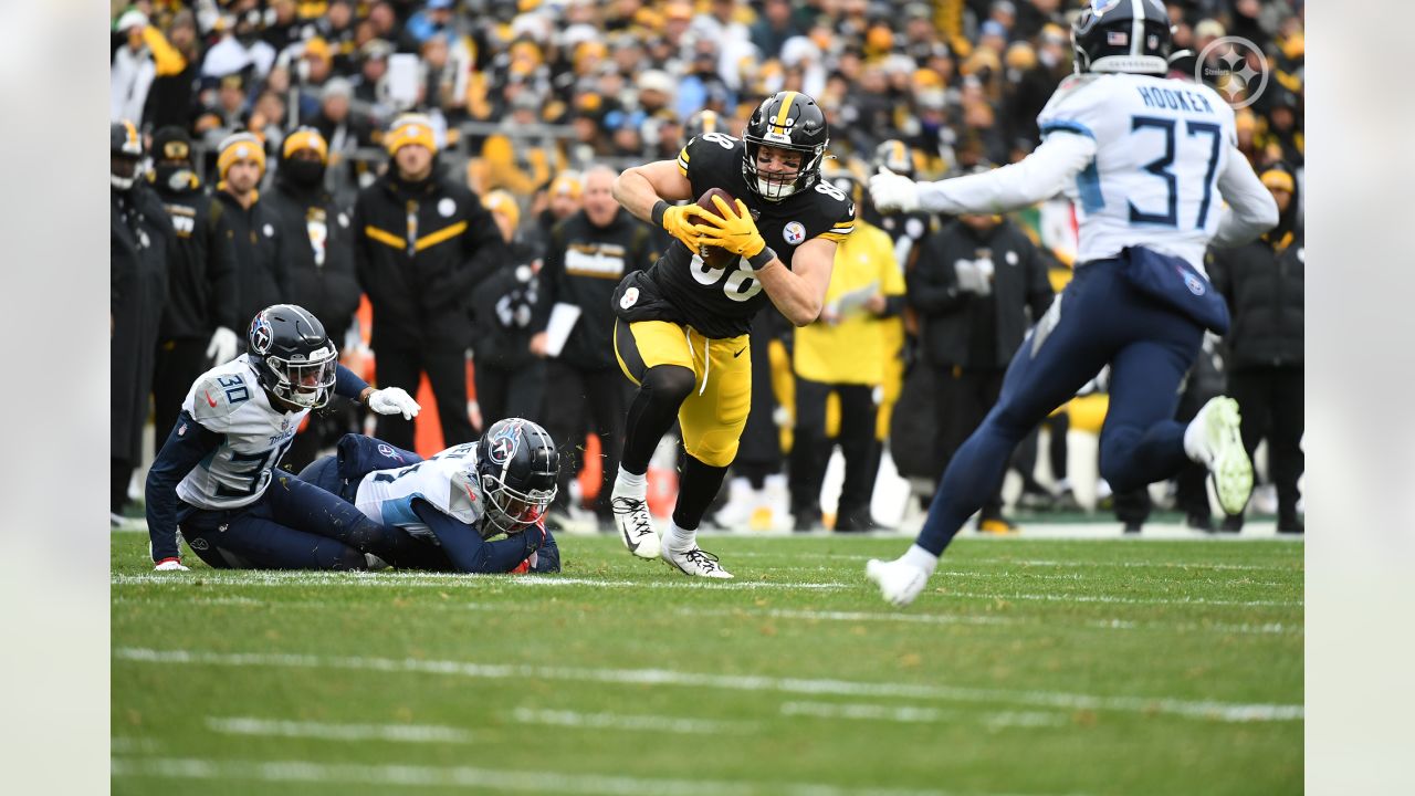 Steelers vs Titans: TE Pat Freiermuth out with concussion