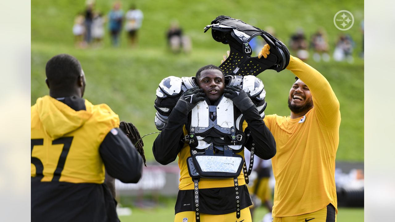 Pittsburgh, Pennsylvania, USA. 15th Aug, 2022. August 15th, 2022 James  Daniels #78 during the Pittsburgh Steelers Training Camp at St. Vincent  College in Latrobe, PA. Jake Mysliwczyk/BMR (Credit Image: © Jake  Mysliwczyk/BMR