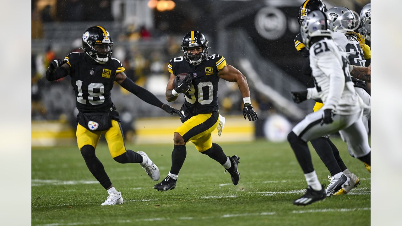 Pittsburgh Steelers vs. Las Vegas Raiders: A Stoppable Force Versus A  Movable Object 