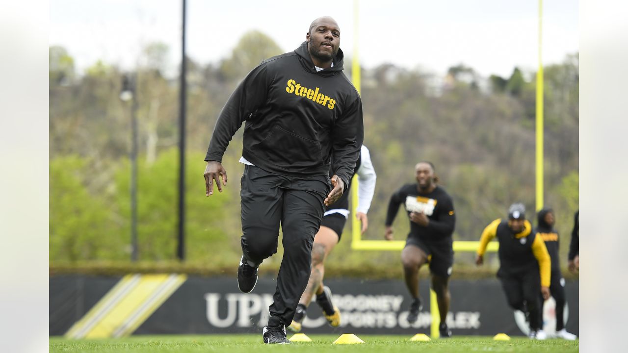 Former Steelers Player A Bit Judgmental About Kenny Pickett's 2023  Offseason Workouts