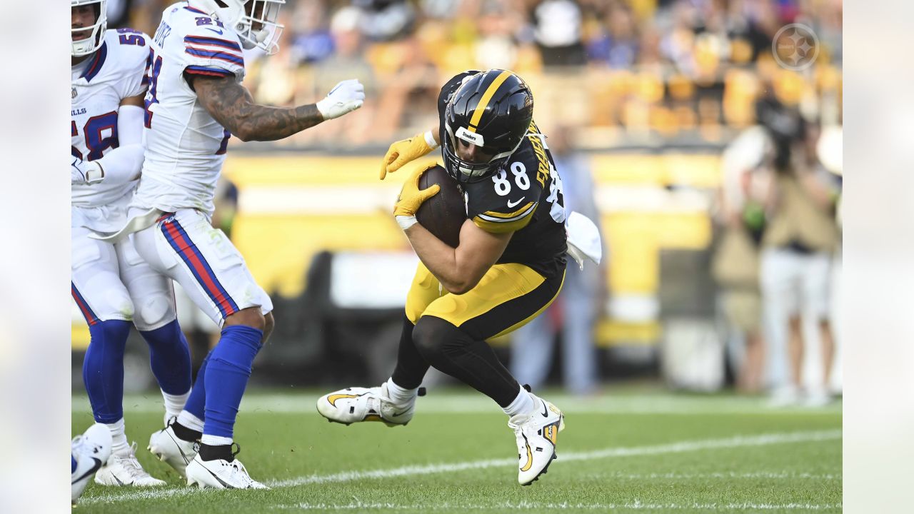 Pittsburgh Steelers tight end Darnell Washington (80) waits a the offensive  line for the snap during an NFL preseason football game against the Tampa  Bay Buccaneers, Friday, Aug. 11, 2023, in Tampa