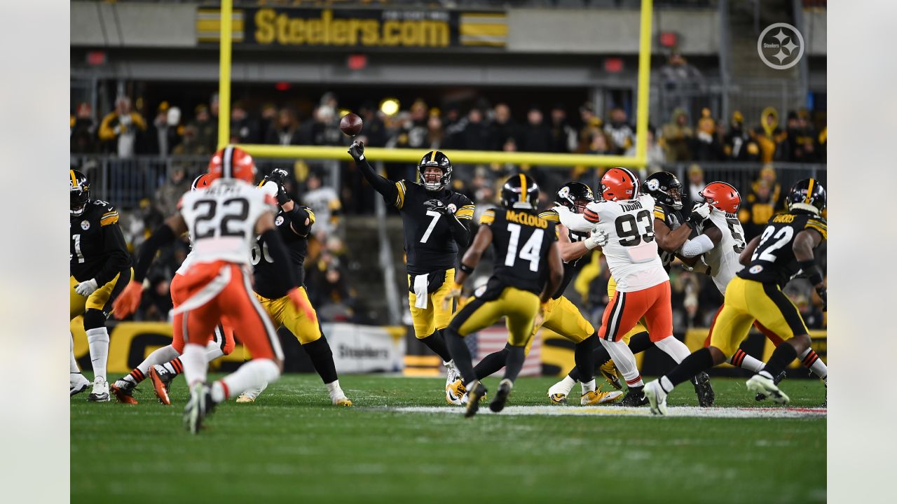 See our favorite photos from Cleveland Browns' 26-14 loss to Pittsburgh  Steelers 