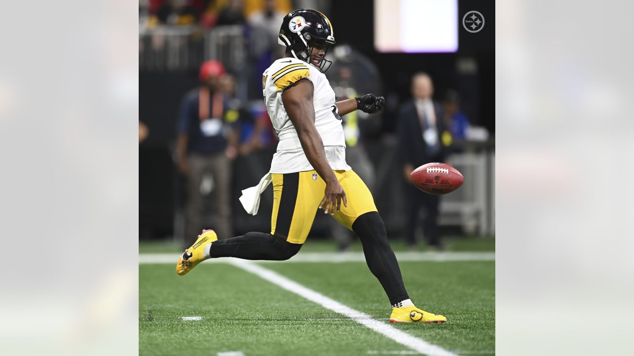 Atlanta Falcons cheerleaders perform during the first half of an NFL  football game against the Pittsburgh Steelers, Sunday, Dec. 4, 2022, in  Atlanta. The Pittsburgh Steelers won 19-16. (AP Photo/Danny Karnik Stock