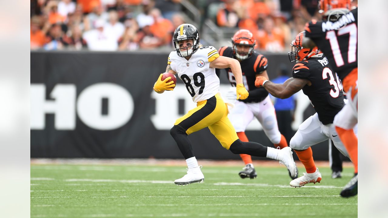 Pittsburgh Steelers cornerback Cameron Sutton (20) celebrates during a NFL  football game against the Cincinnati Bengals, Sunday, Sept. 11, 2022, in  Cincinnati. (AP Photo/Emilee Chinn Stock Photo - Alamy