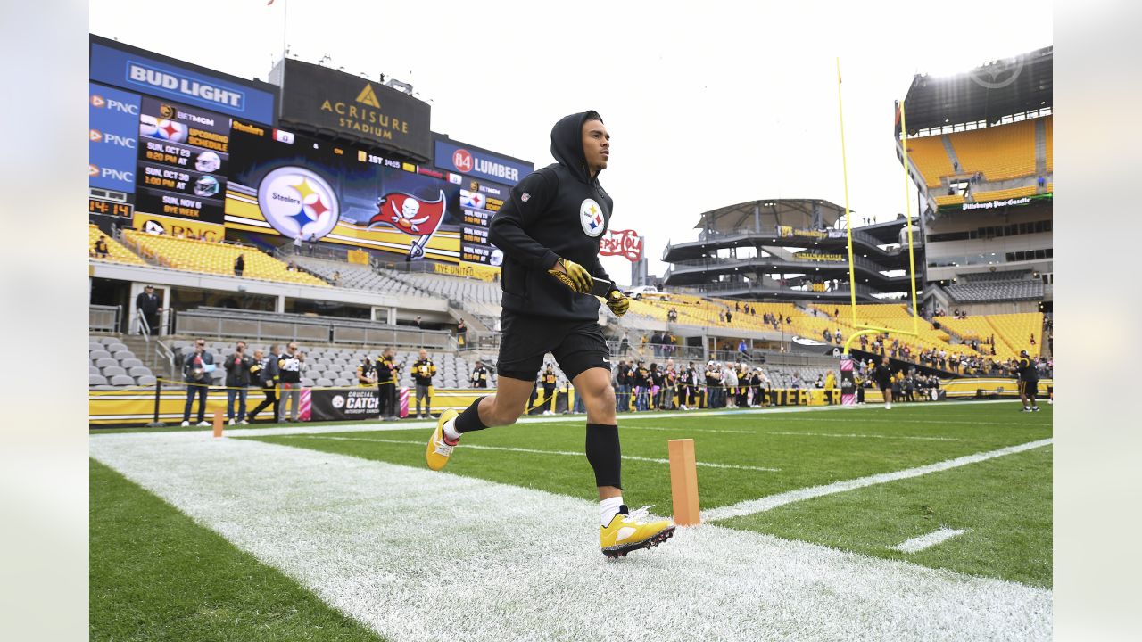 Pittsburgh, Pennsylvania, USA. 16th Oct, 2022. Oct. 16, 2022: Cameron  Hayward #97 and Mike Tomlin during the Pittsburgh Steelers vs. Tampa Bay  Buccaneers in Pittsburgh, Pennsylvania at Acrisure Stadium. (Credit Image: ©