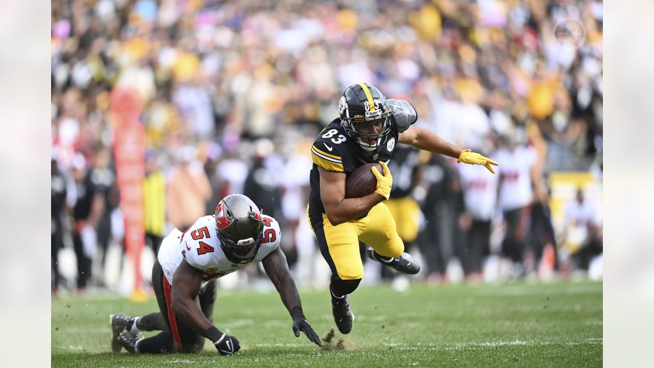 Pittsburgh Steelers tight end Connor Heyward dives to secure 16-yard pass  from quarterback Mitch Trubisky