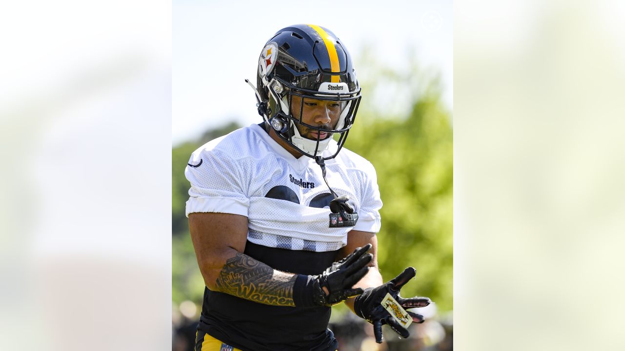 Pittsburgh Steelers running back Jaylen Warren (30) participates