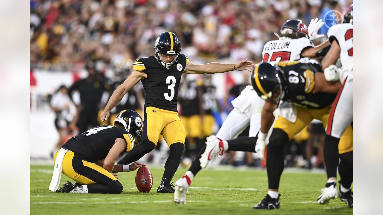 Tampa Bay Buccaneers linebacker Markees Watts (58) rushes the quarterback  during an NFL preseason football game against the Pittsburgh Steelers,  Friday, Aug. 11, 2023, in Tampa, Fla. (AP Photo/Peter Joneleit Stock Photo  - Alamy