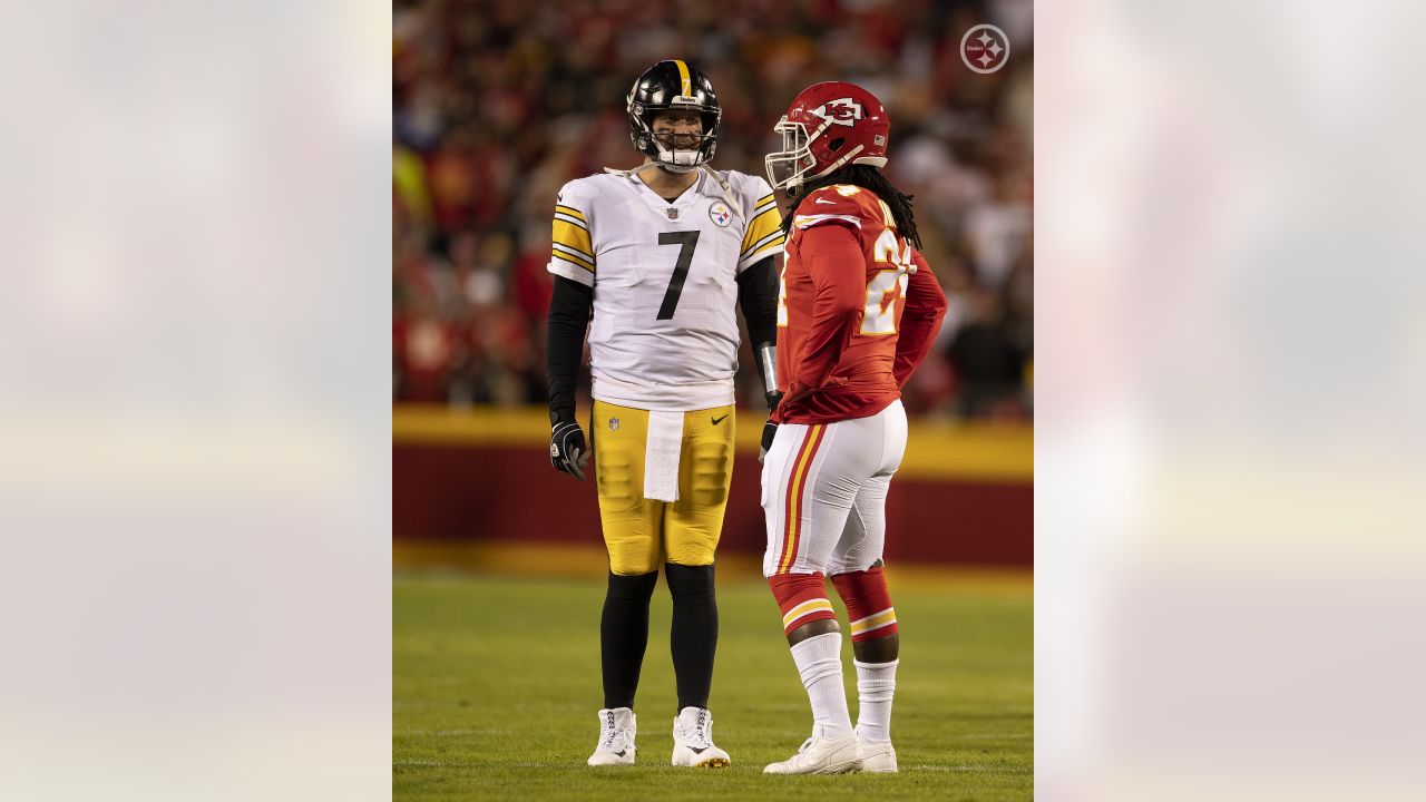 Kansas City Chiefs line backer Melvin Ingram III (24) before