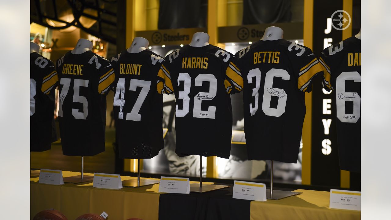 Game-worn Swann, Bettis jerseys among Steelers items in auction