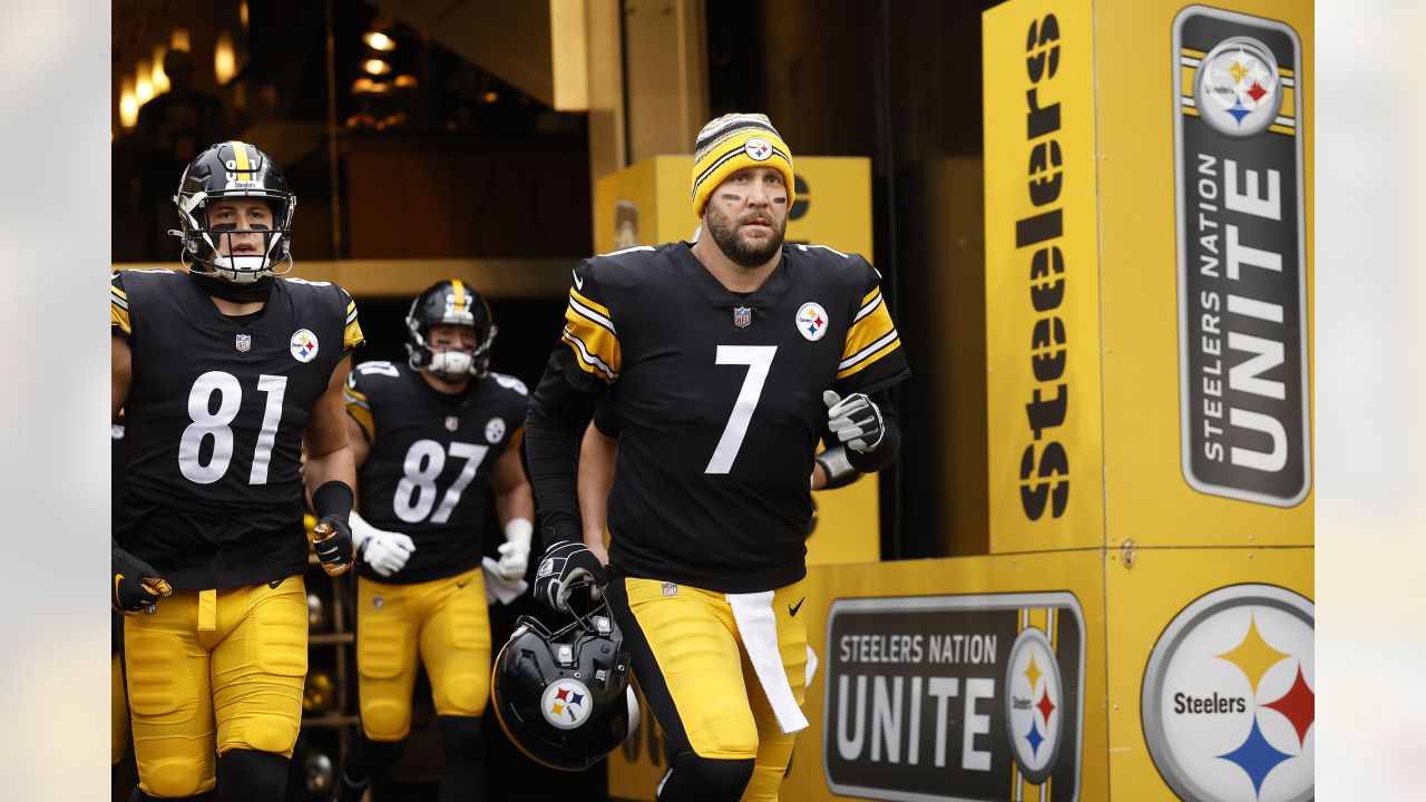 Steelers Unite Pittsburgh; Roethlisberger Splits It - The New York